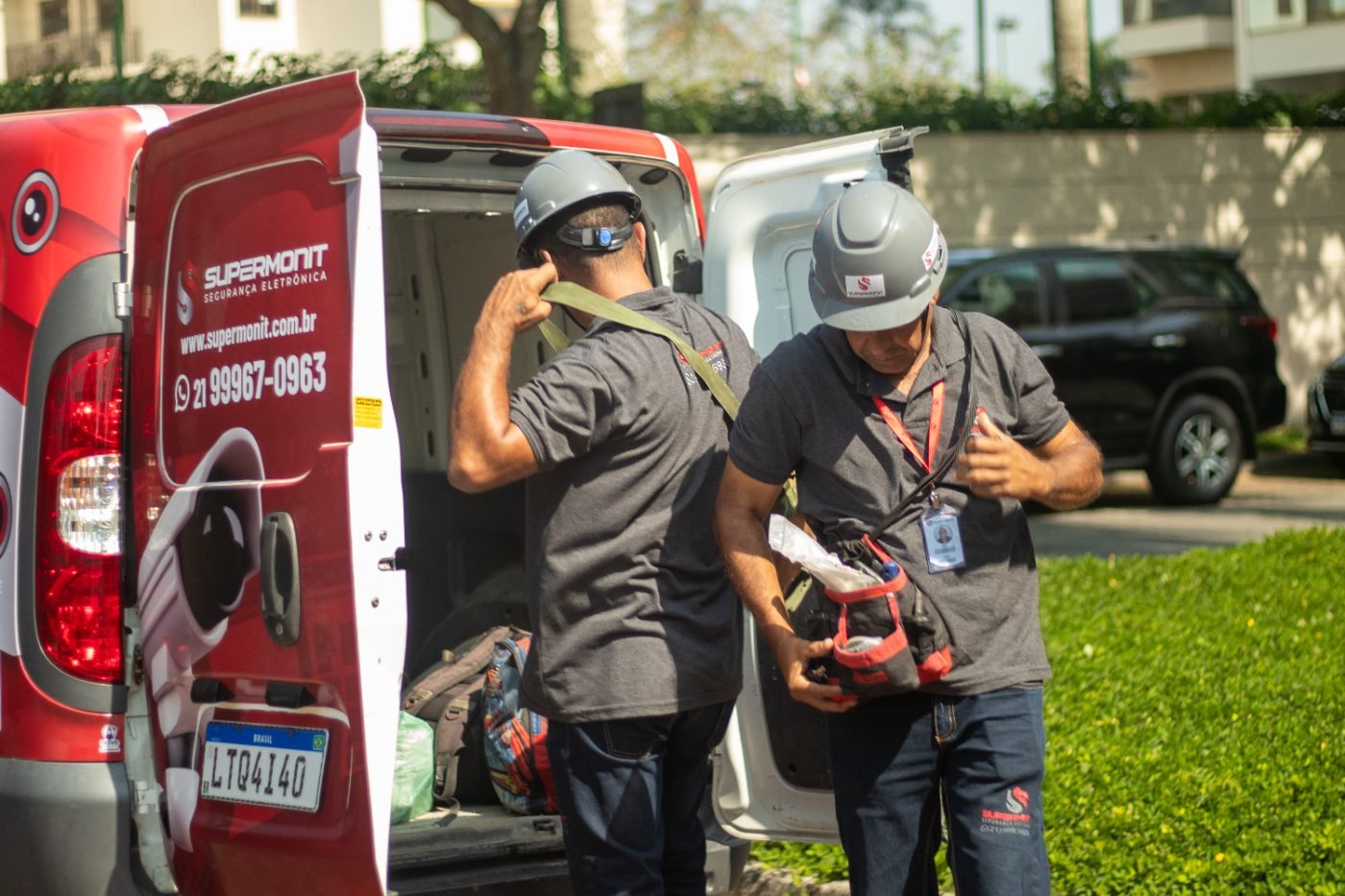 Equipe Supermonit em atendimento